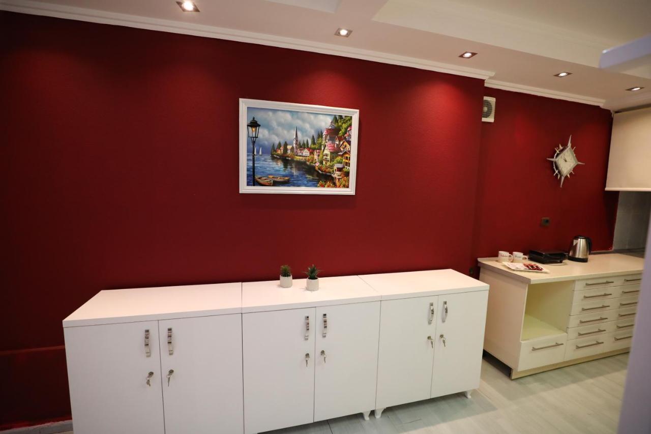 טיראנה Little Corner Hostel מראה חיצוני תמונה