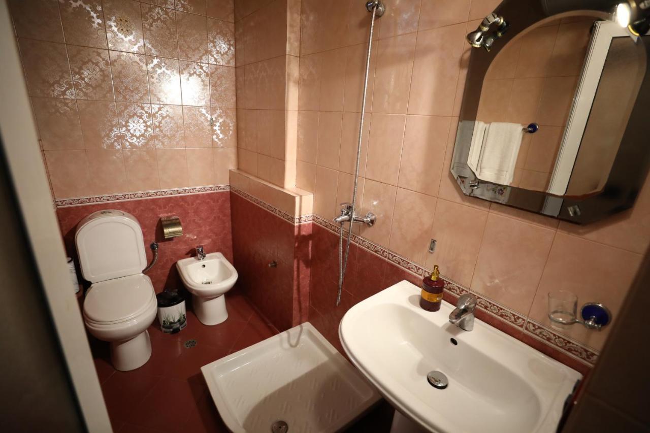 טיראנה Little Corner Hostel מראה חיצוני תמונה