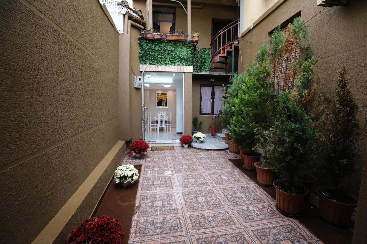 טיראנה Little Corner Hostel מראה חיצוני תמונה